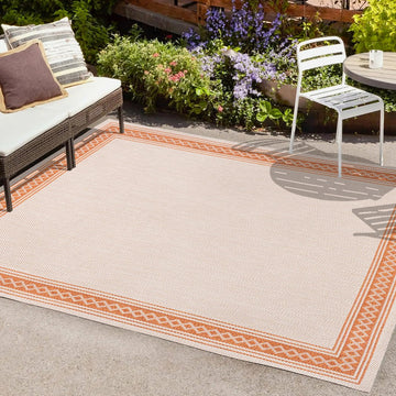 Lucia Classic Diamond Border Indoor/outdoor Area Rug